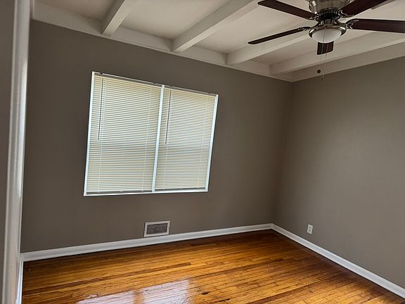 4th image of 1531 W College Ter