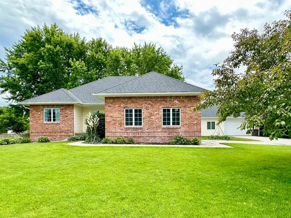 1 Redwood Dr, Kearney, NE 68845