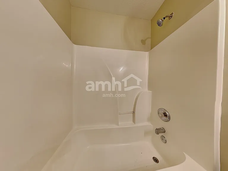 412 Galesburg Dr — Photo 16