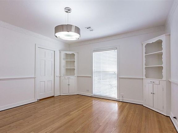 2nd image of 4453 Mockingbird Ln