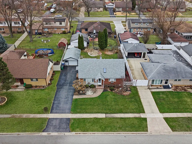 8912 Windsor Ln — Photo 33