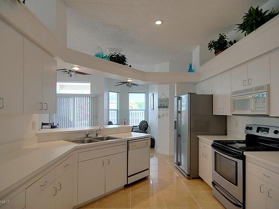 3rd image of 310 Meridian Ln