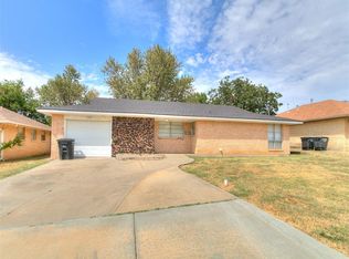 109 SW 14th St, Moore, OK 73160