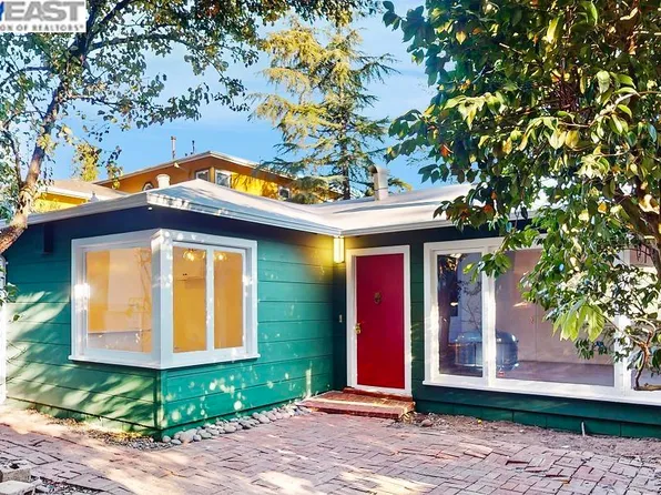 6939 Chambers Dr, Oakland, CA 94611