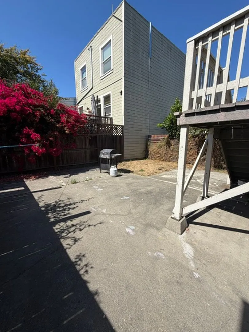 2027-2029 Myrtle St — Photo 2