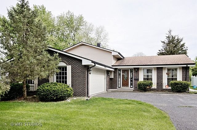1st image of 17W545 Earl Ct