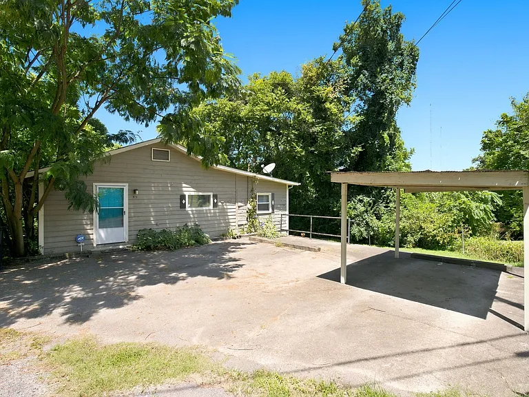 501 Weakley Ave — Photo 2