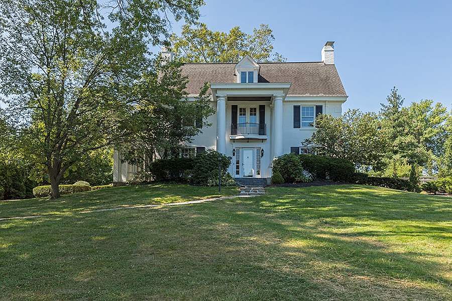 1st image of 25 Parkway Dr