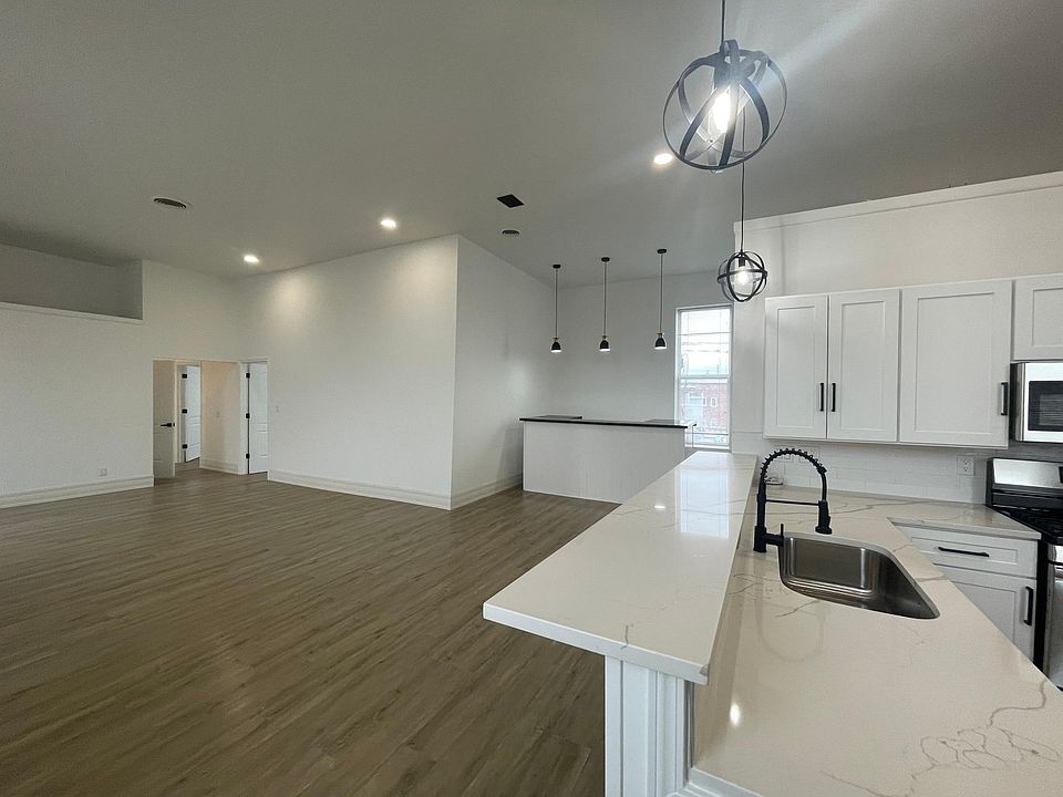 1st image of 1920 Niagara St #11