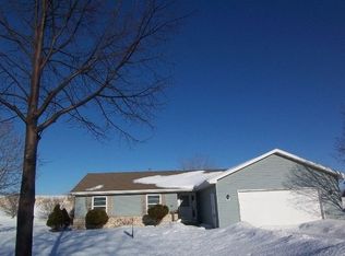 46 Strawberry Ln, Appleton, WI 54915