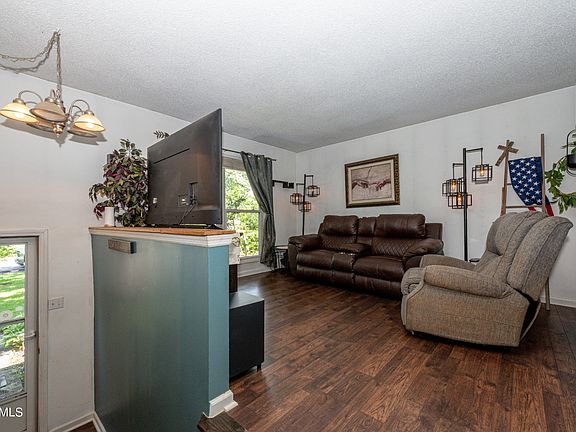 4th image of 1324 Scotsbury Cir