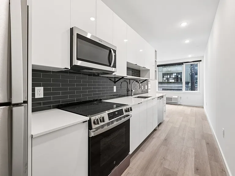 130 Monitor Street — Photo 14