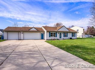11860 Deerfield Dr, Ravenna, MI 49451