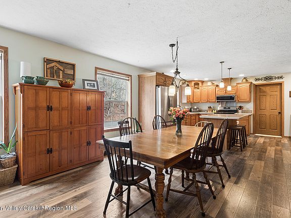3rd image of 137 Creamery Road