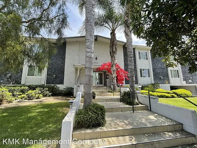 3762 Canfield Ave — Photo 2