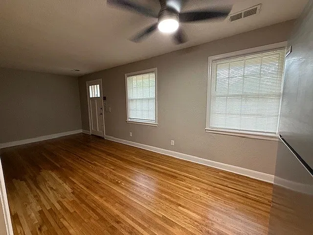 2 bed, 875 sqft, $1,200 — Photo 3