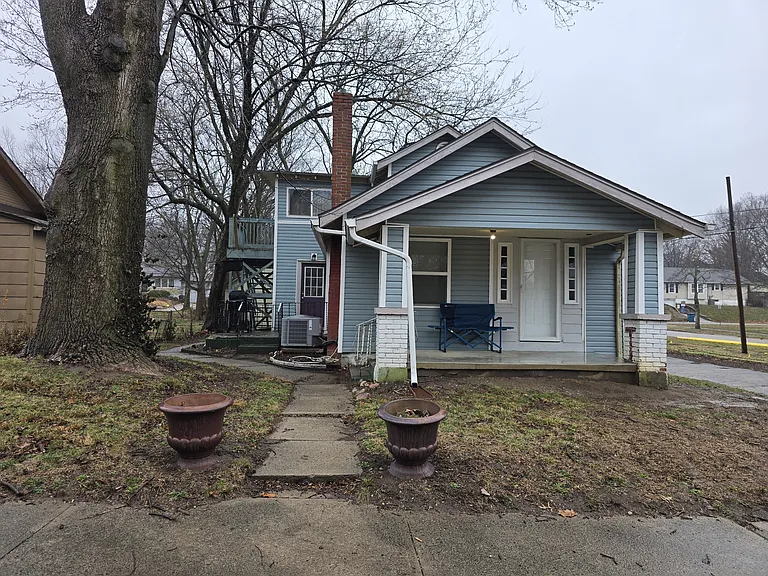 630 N Pleasant St — Photo 1
