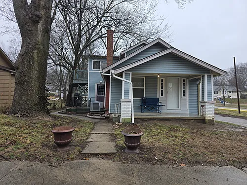 630 N Pleasant St Photo 1