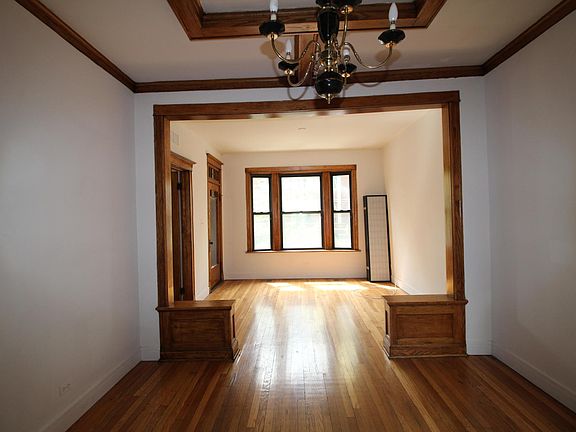 2nd image of 937 N Leavitt St #1N