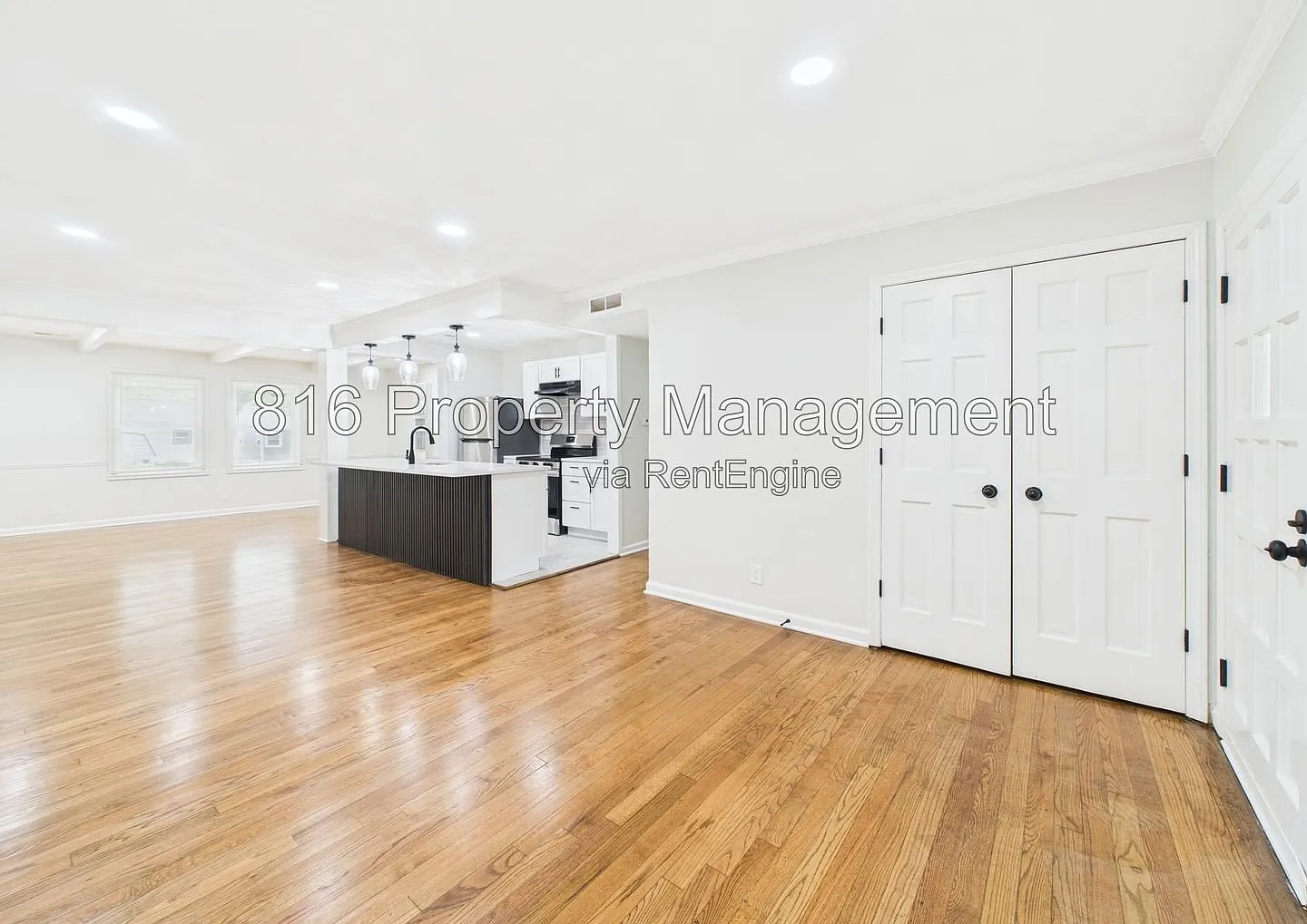 3 bed, 1.0 bath, 1240 sqft, $2,050 — Photo 4