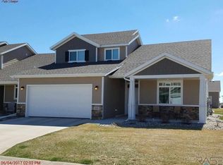201 E 82nd Pl, Sioux Falls, SD 57108