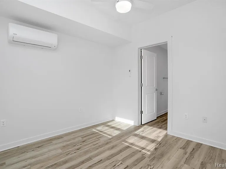 799 E Grand Blvd #8 — Photo 6