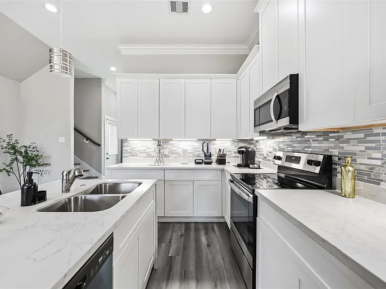 9320 Coffee St #B — Photo 10