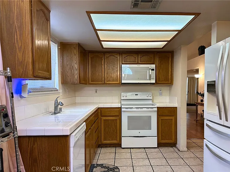 19051 Primrose Ln — Photo 10