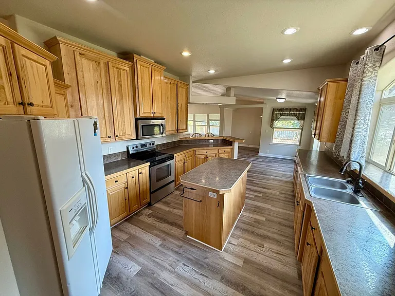 20324 Clearwater Dr — Photo 7