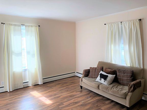 3rd image of 4 Meadow St