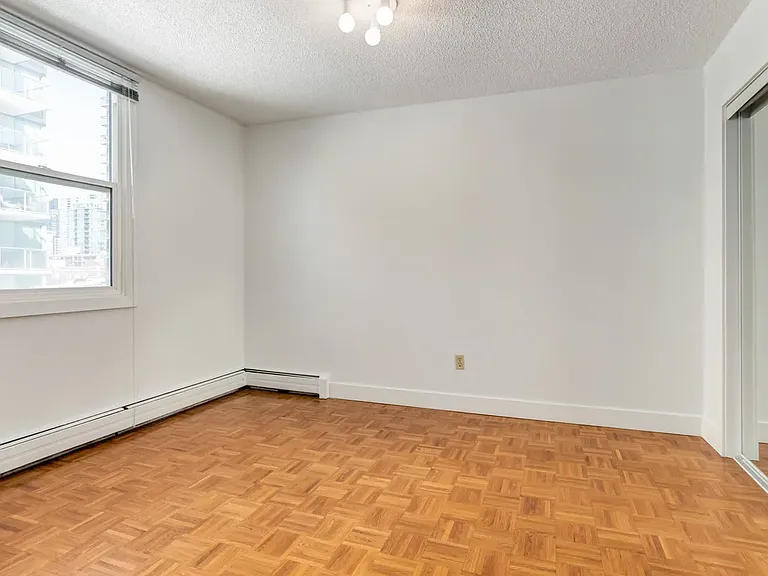 604 14th Ave SW — Photo 11