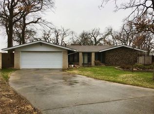 1904 N Oakhill Rd, Bethany, OK 73008