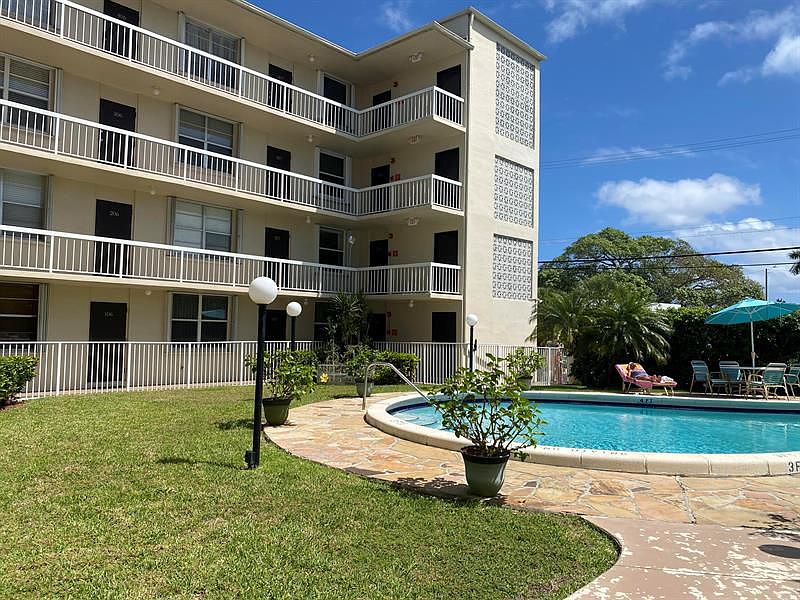 1st image of 1131 SE 4th St APT 408