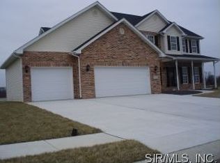 9600 Mallard Dr, Mascoutah, IL 62258