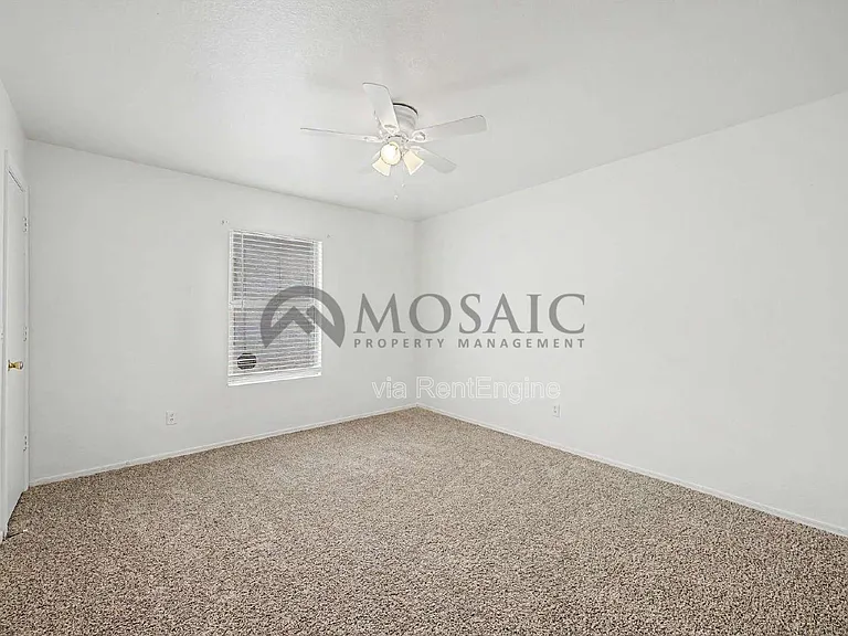 1004 E Cowboy Cove Trl — Photo 15