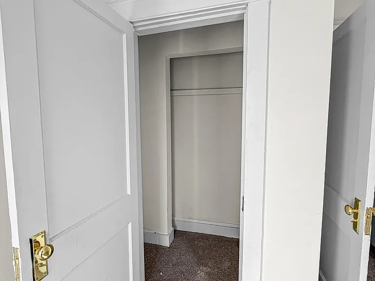 1013 Bank St — Photo 19