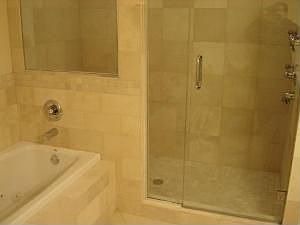 4th image of 3124 W Wilson Ave #1