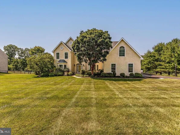 7 Summerhill Dr, Downingtown, PA 19335