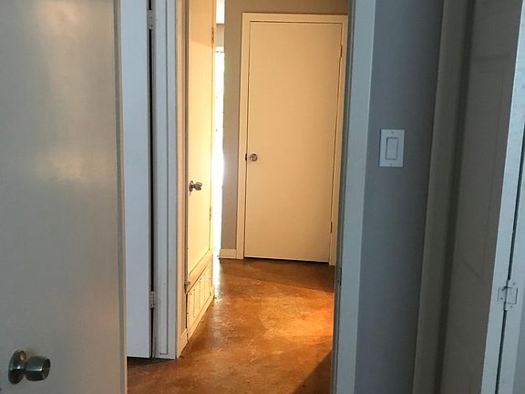 5th image of 3416 Willowrun Dr APT 4