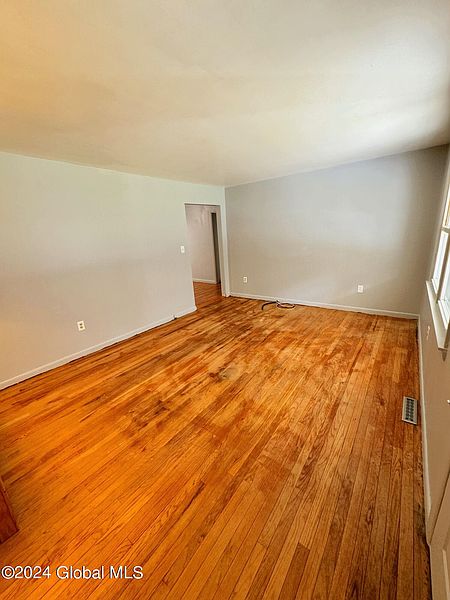 3rd image of 109 Spier Falls Road