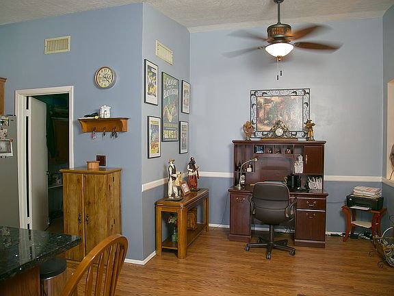 5th image of 501 W Morrow Dr