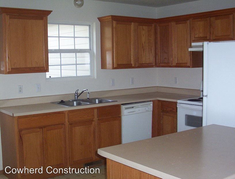 2nd image of 1922 N Hillcrest Ave