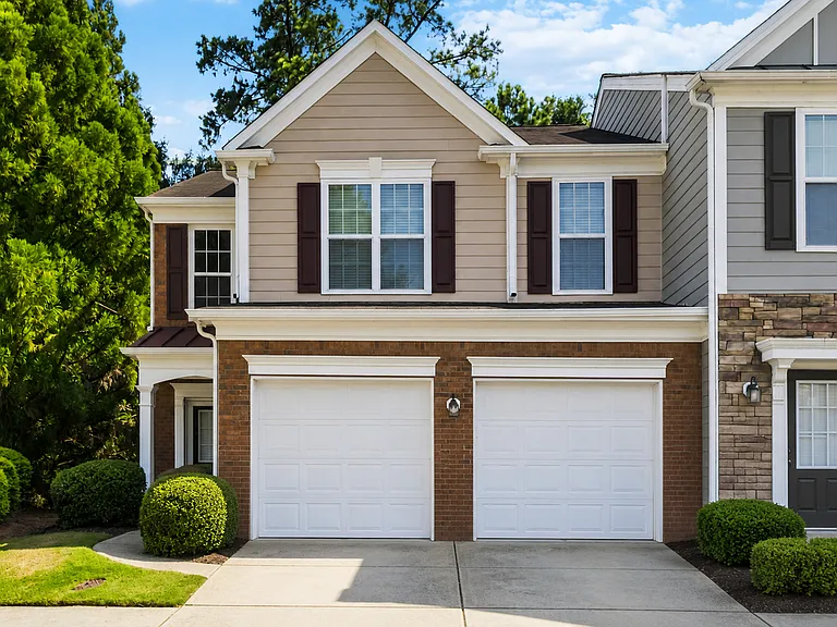 105 Finchley Dr — Photo 1