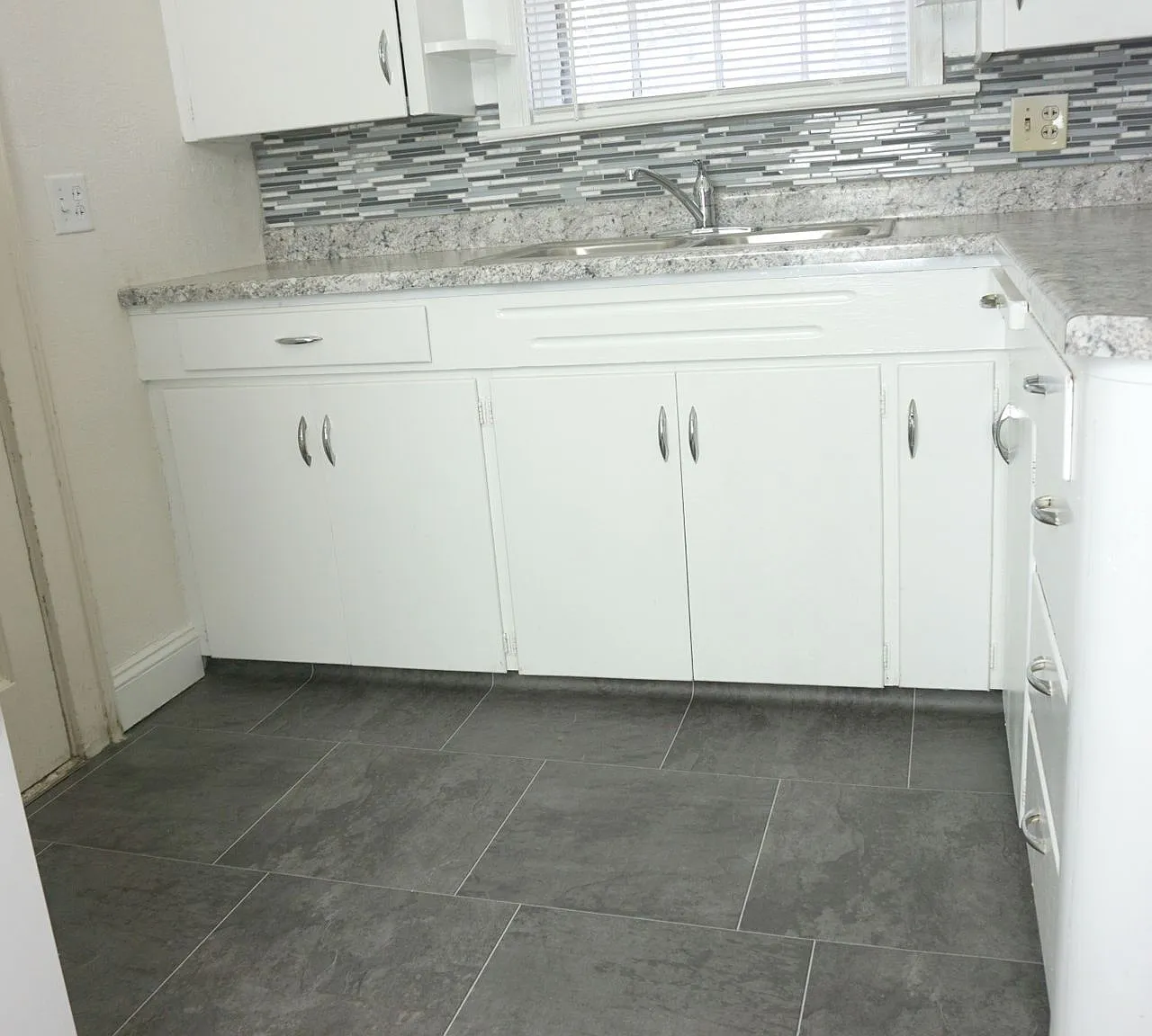 Buckingham Manor Apartments- Dundee — Photo 3