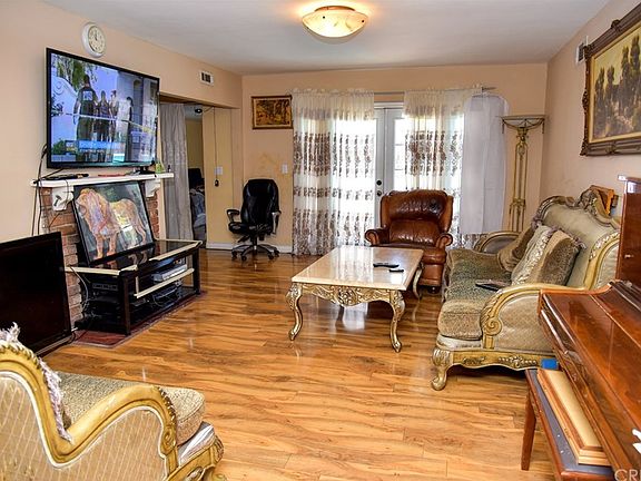 5th image of 11453 Stagg St