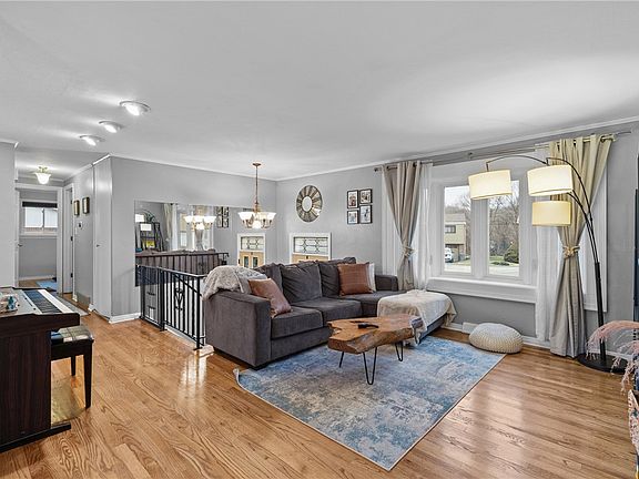 3rd image of 103 Vermillion Dr