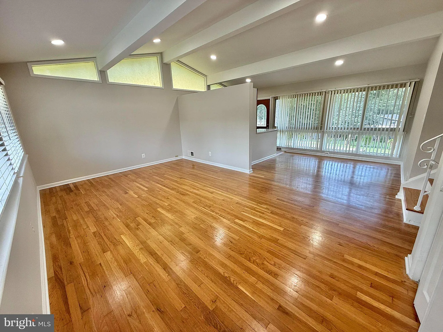 3 bed, 2.0 bath, 1080 sqft, $3,500 — Photo 2