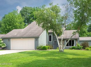 222 Lakeview Dr, Bryan, OH 43506