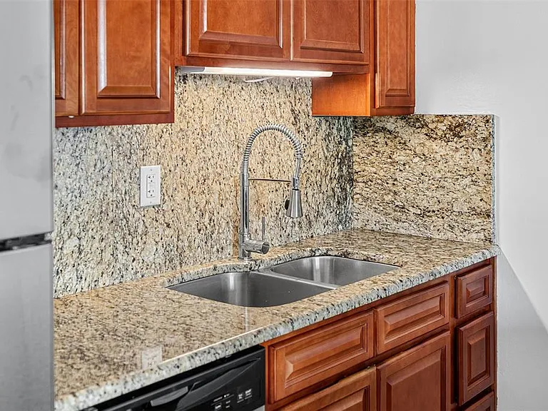 420 Tyler Ave #4-3 — Photo 12