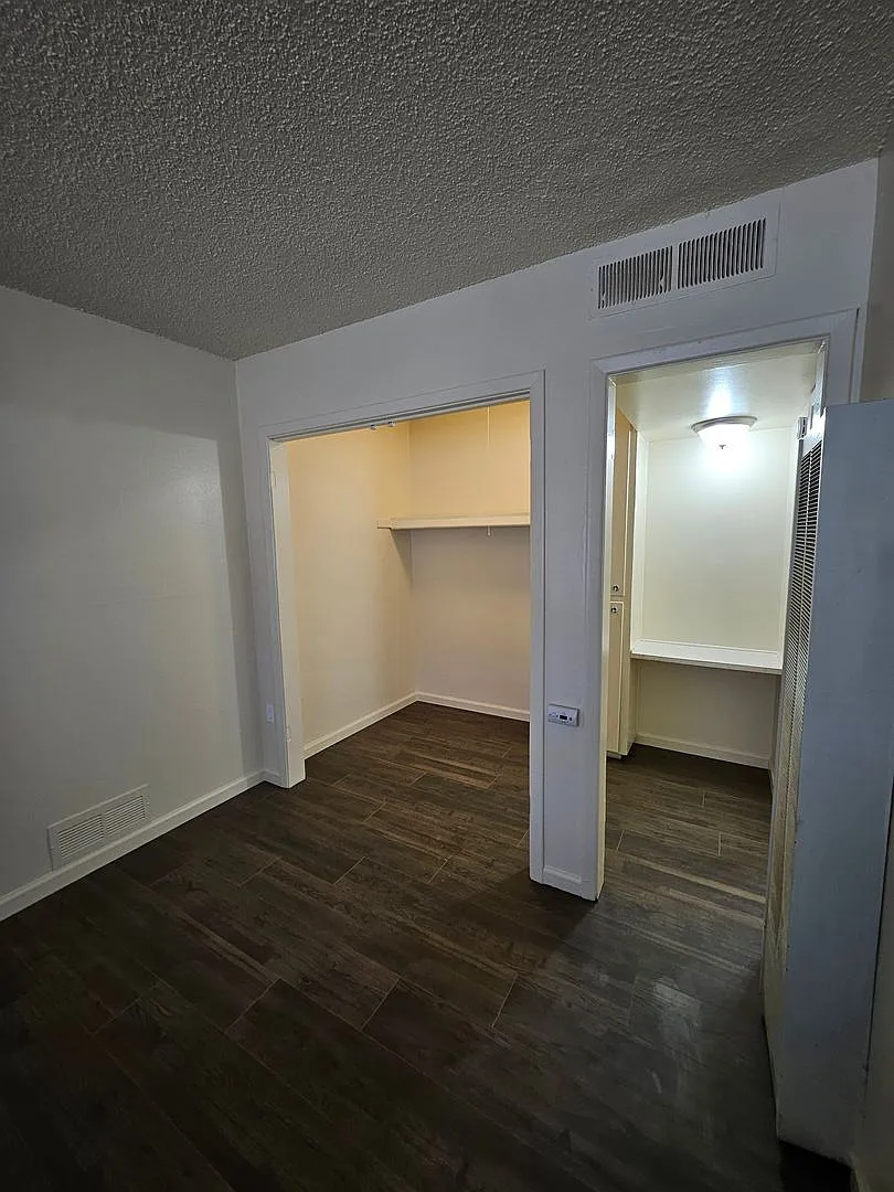 Arizona Street SE-1100-1108 — Photo 1